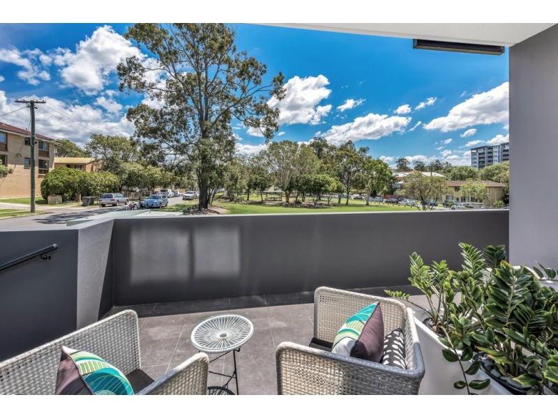 2/37 Norman Drive, Chermside QLD 4032