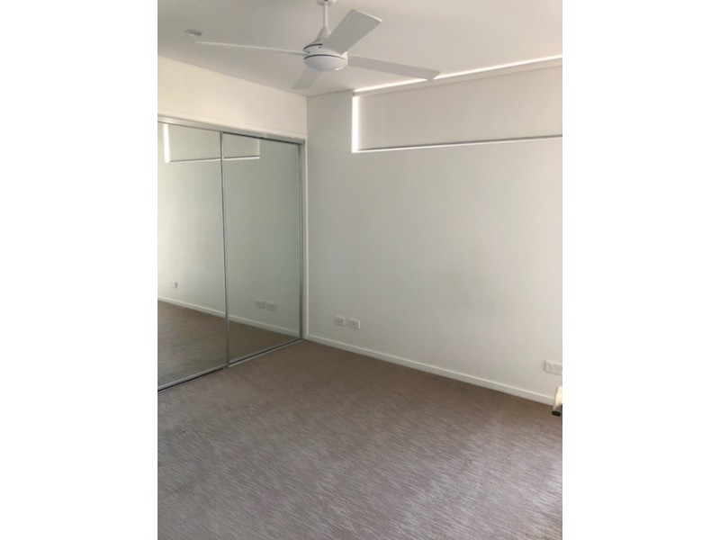 415/33 Lakefront Crescent, Varsity Lakes QLD 4227