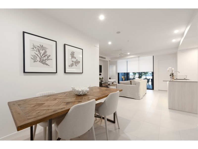 2109/123 Cavendish Road, Coorparoo QLD 4151
