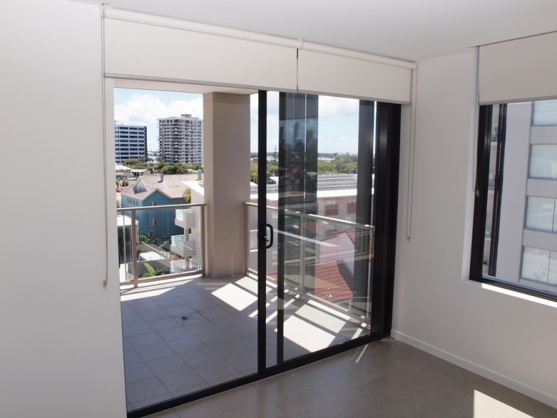 43 Lenneberg St, Southport QLD 4215