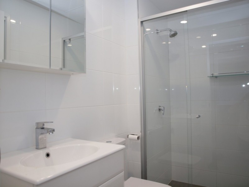 43 Lenneberg St, Southport QLD 4215