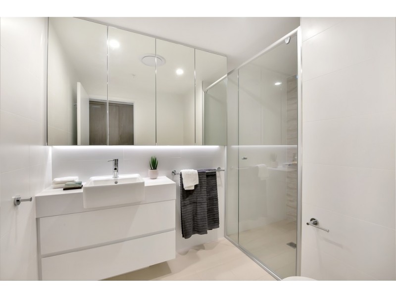 2081/123 Cavendish Road, Coorparoo QLD 4151