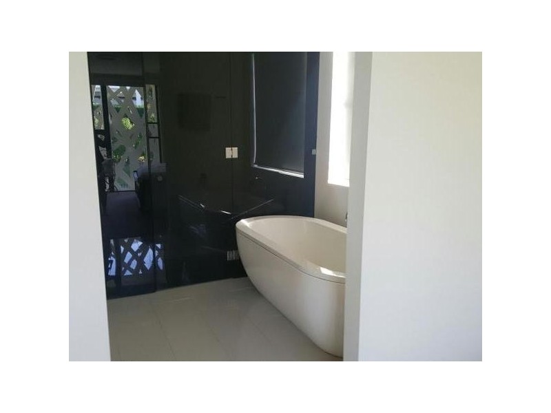 10013 The Boulevarde Lane, Benowa QLD 4217