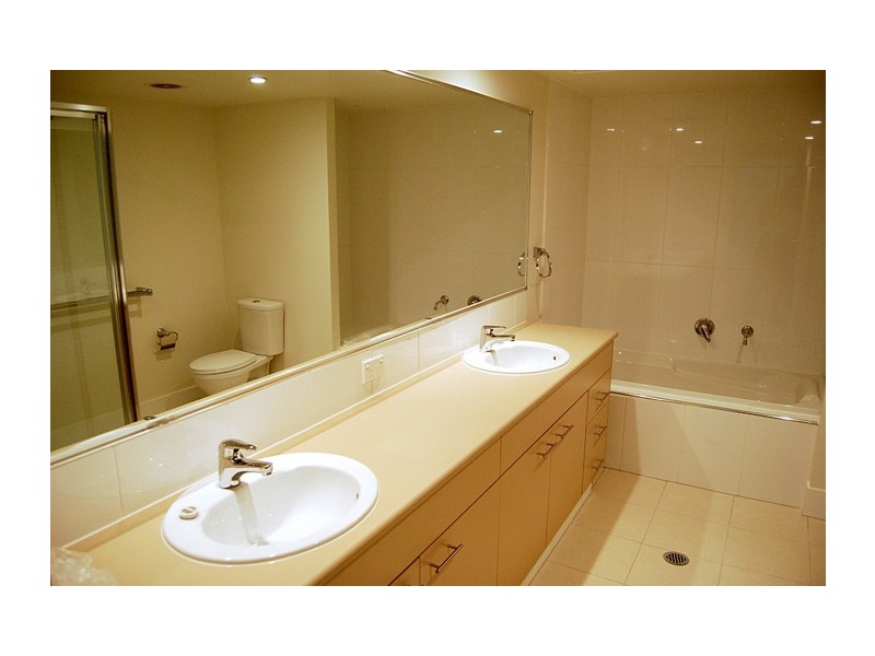 23/1 Acacia court, Robina QLD 4226