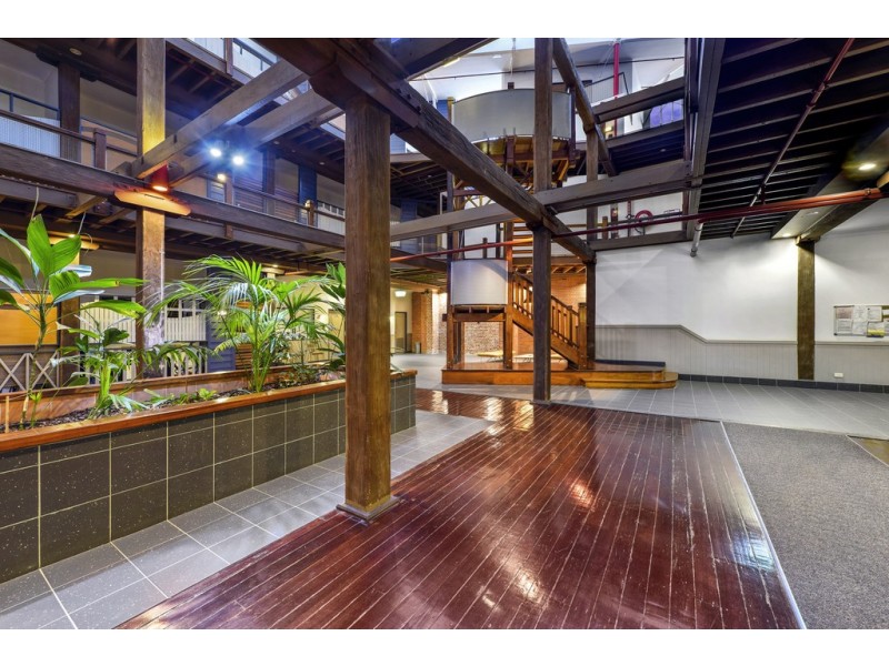 61/241 Arthur St, Teneriffe QLD 4005