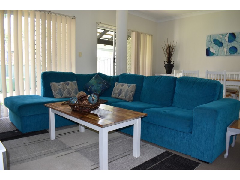 276 Oxley Dr, Runaway Bay QLD 4216