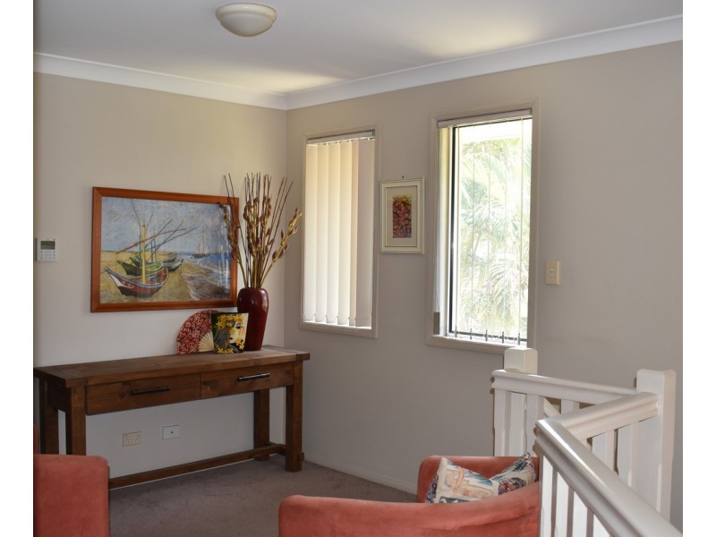276 Oxley Dr, Runaway Bay QLD 4216