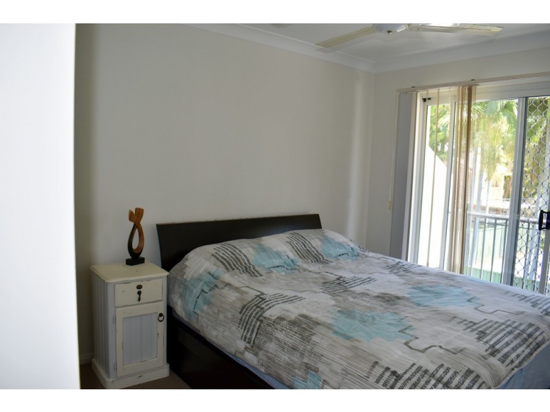 276 Oxley Dr, Runaway Bay QLD 4216