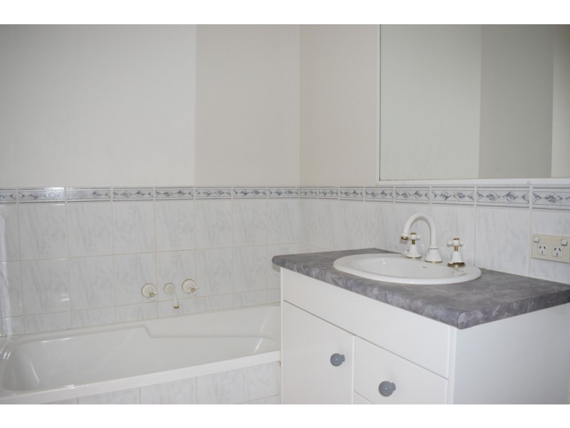 276 Oxley Dr, Runaway Bay QLD 4216