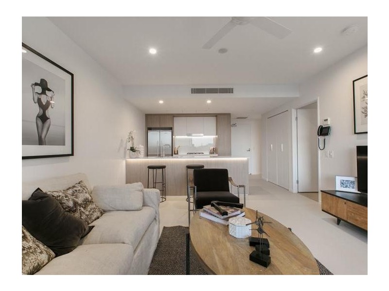 2089/123 Cavendish Road, Coorparoo QLD 4151