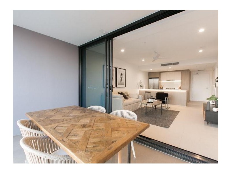 2089/123 Cavendish Road, Coorparoo QLD 4151