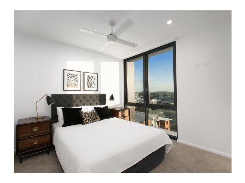 2089/123 Cavendish Road, Coorparoo QLD 4151