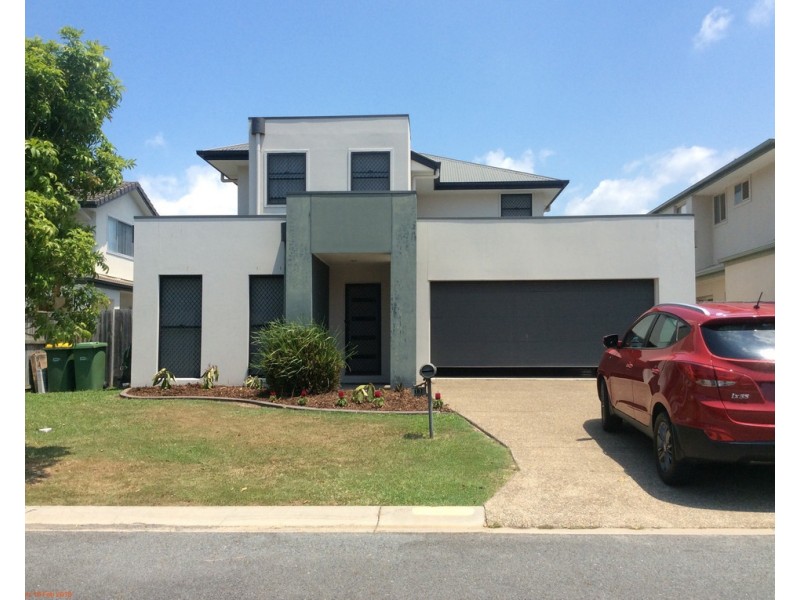 11 Marks Drive, Varsity Lakes QLD 4227