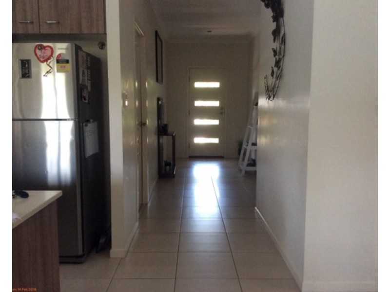 11 Marks Drive, Varsity Lakes QLD 4227