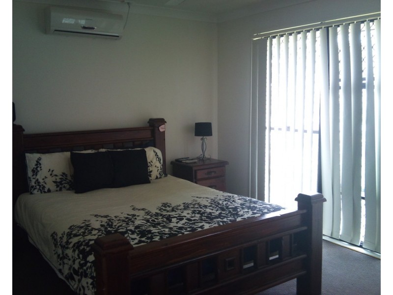 11 Marks Drive, Varsity Lakes QLD 4227