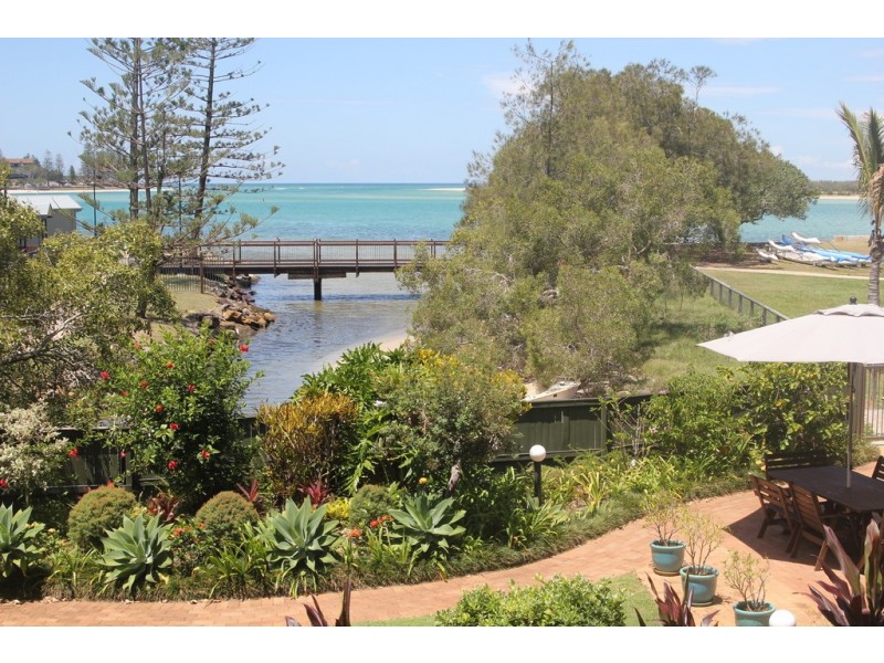 2/3 Landsborough Parade, Golden Beach QLD 4551