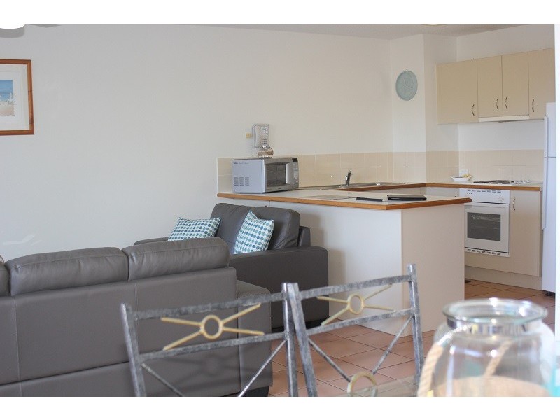 2/3 Landsborough Parade, Golden Beach QLD 4551