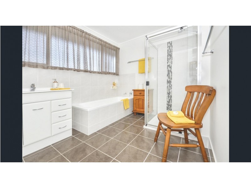 3 Kevdon Street, Golden Beach QLD 4551