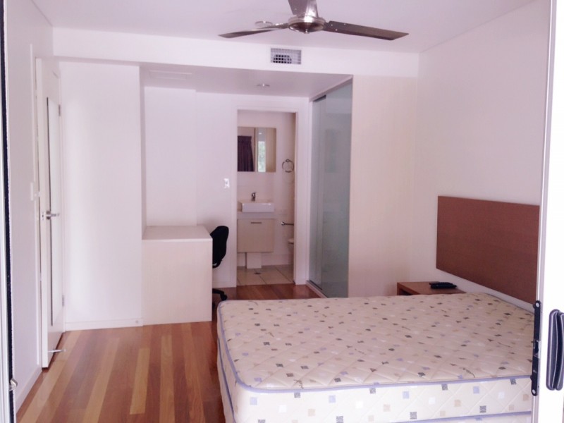 16/221 Sir Fred Schonell Drive, St Lucia QLD 4067