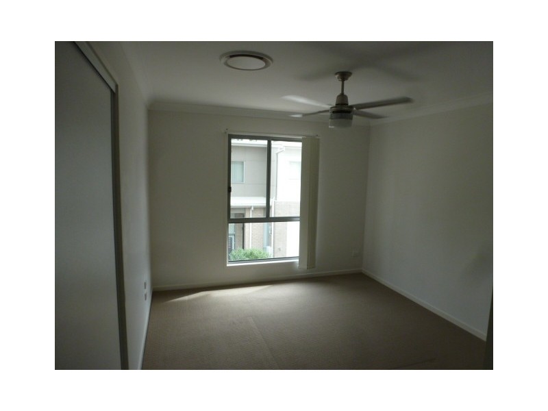 86 Carselgrove Ave, Fitzgibbon QLD 4018