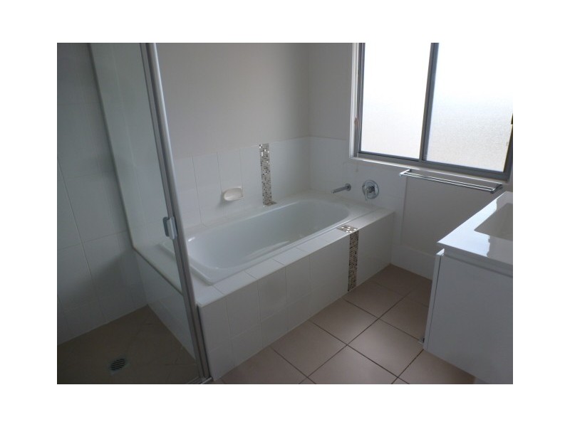 86 Carselgrove Ave, Fitzgibbon QLD 4018