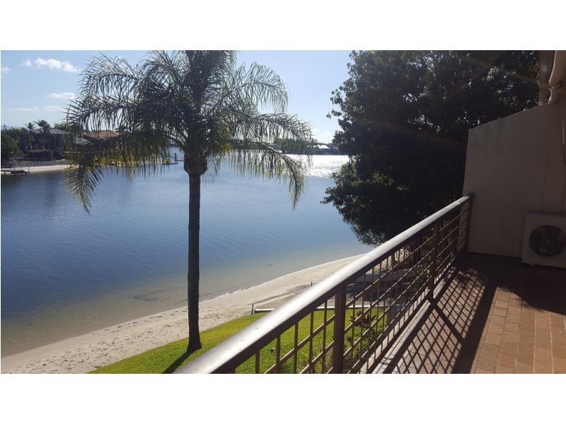 111 Markeri Street, Mermaid Waters QLD 4218