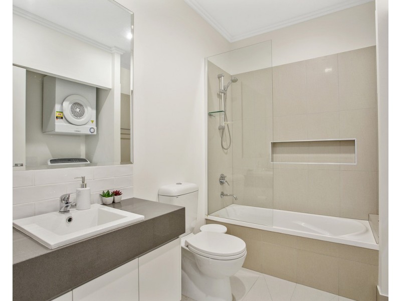 8/42 Stadium Drive, Robina QLD 4226