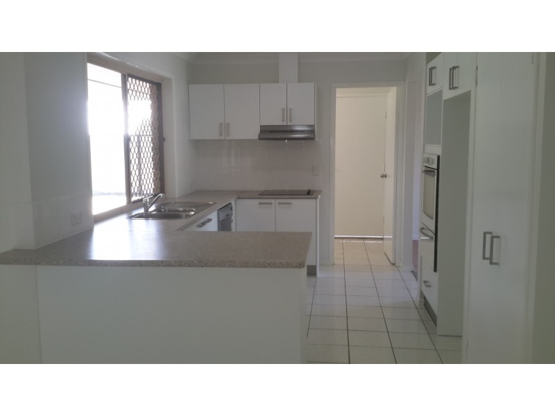 5 Haussman Court, Meadowbrook QLD 4131