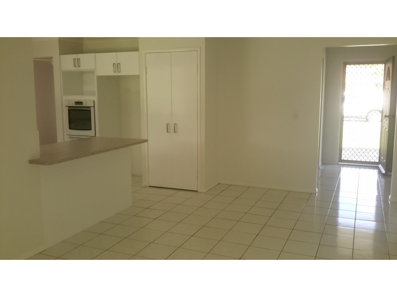 5 Haussman Court, Meadowbrook QLD 4131