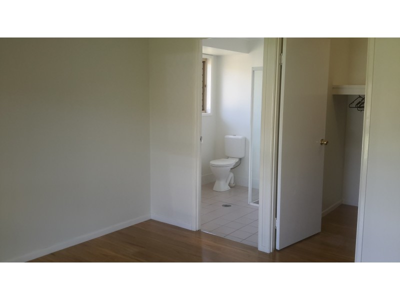 5 Haussman Court, Meadowbrook QLD 4131