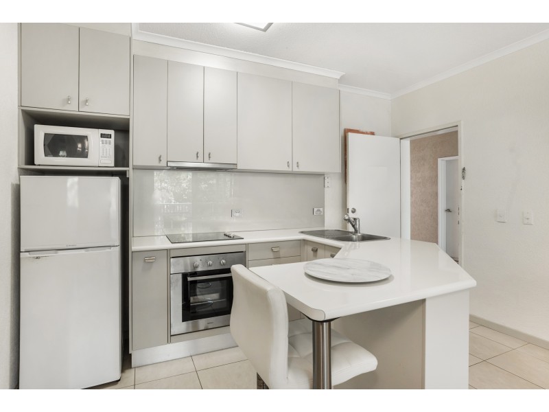 6 Triton St, Palm Cove QLD 4879