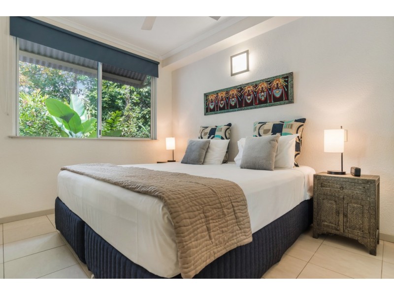 6 Triton St, Palm Cove QLD 4879