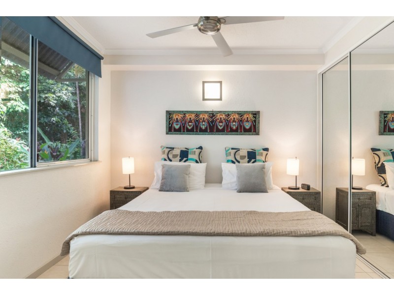 6 Triton St, Palm Cove QLD 4879