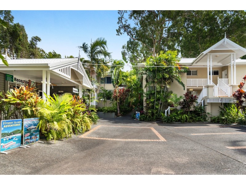 6 Triton St, Palm Cove QLD 4879