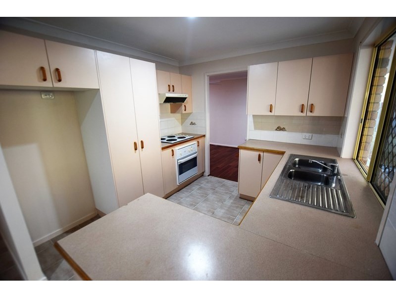 16 MAPLE AVENUE, Camira QLD 4300