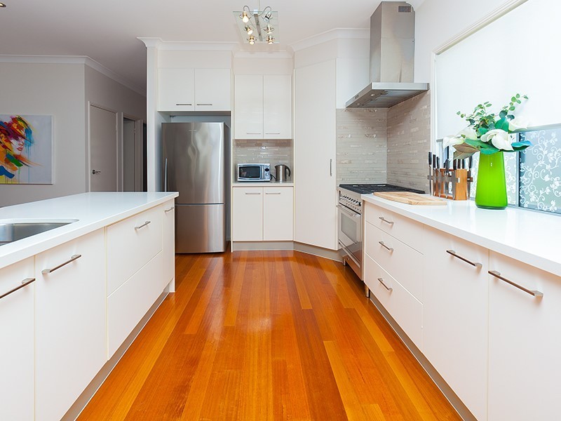 24 Viminal Crescent, Seven Hills QLD 4170