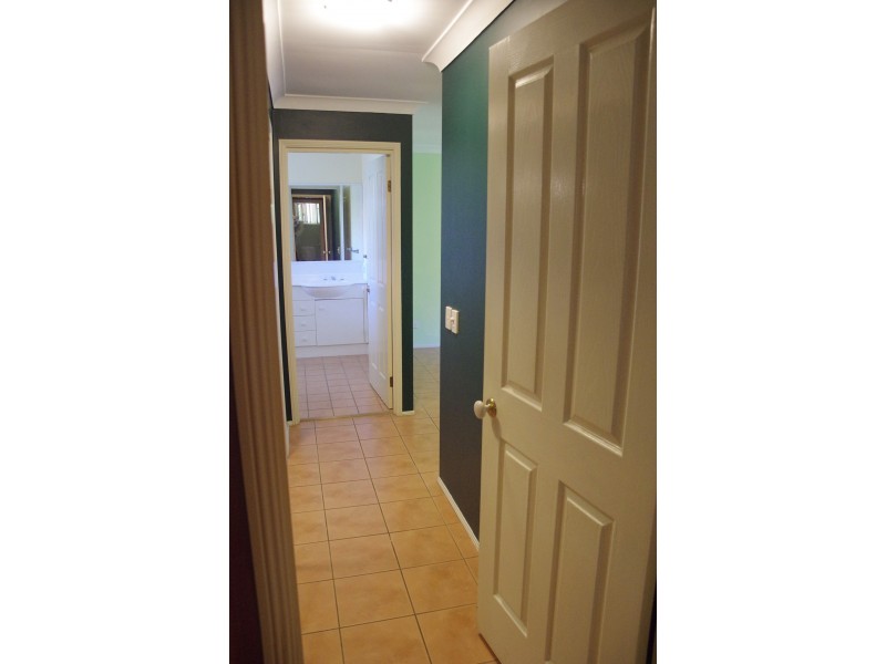 1 Hilltop Place, Banyo QLD 4014