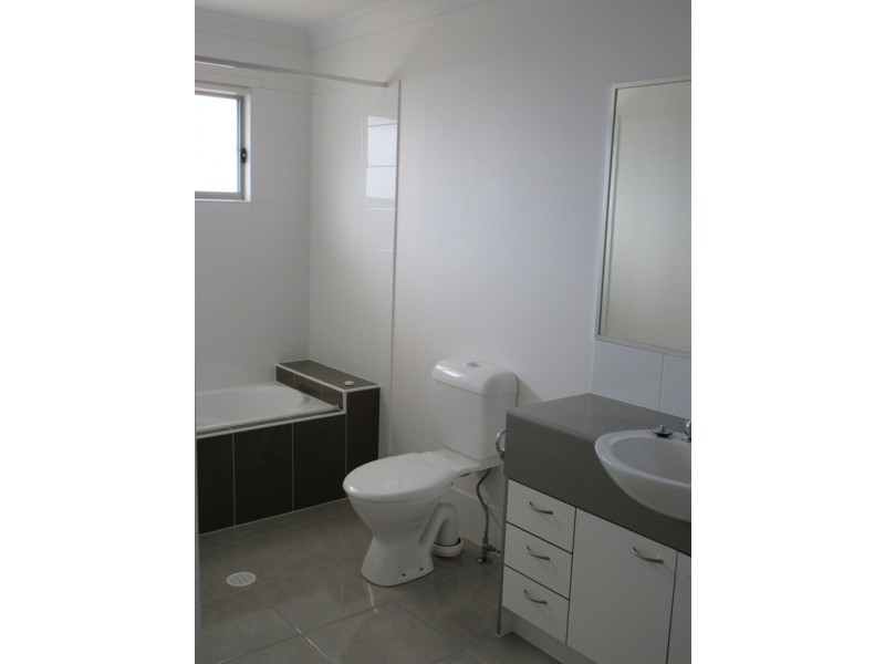 1 McAuley Parade, Pacific Pines QLD 4211