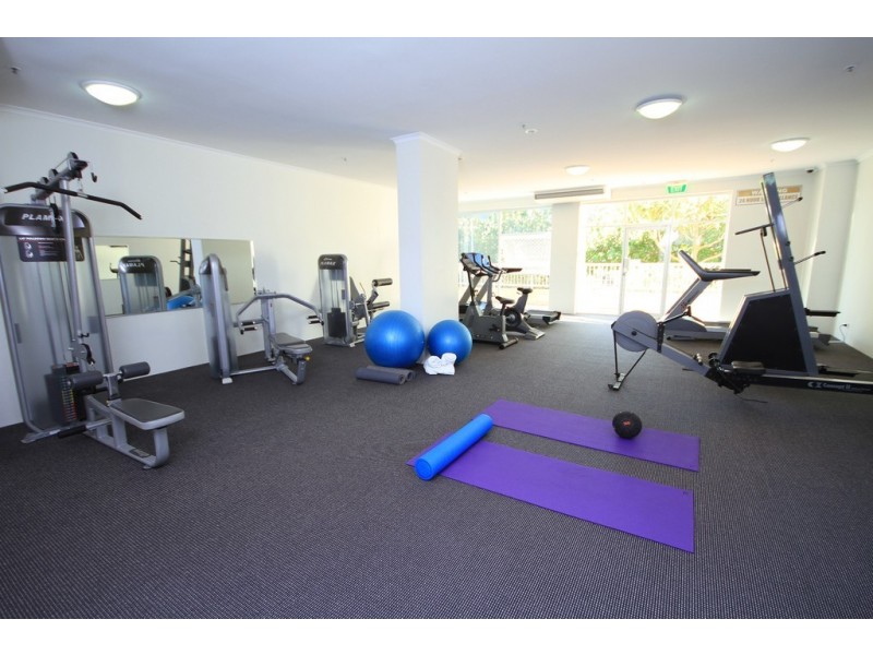 59 Pacific Street, Main Beach QLD 4217