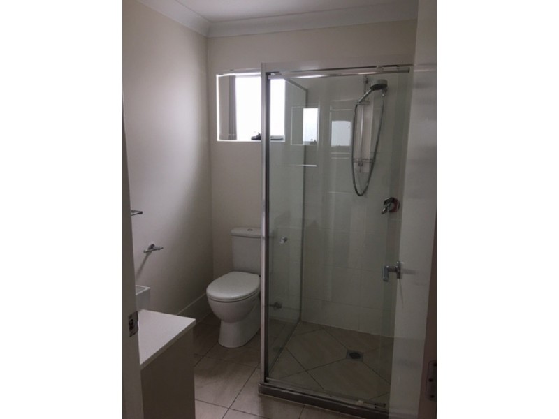 2 Unit 8 Lakes Entrance, Springfield Lakes QLD 4300