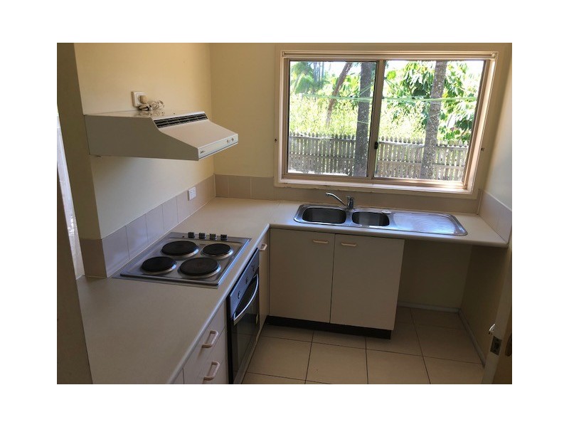 140/31 usher av, Labrador QLD 4215