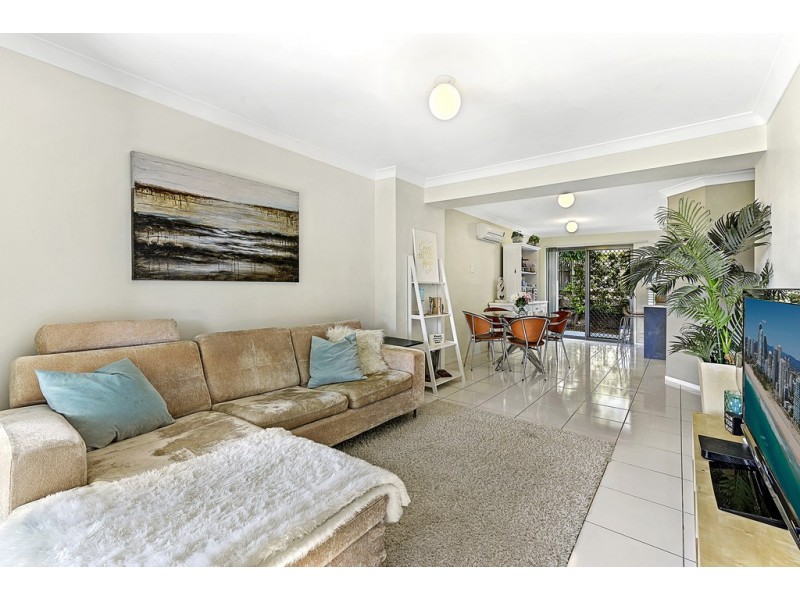 8/30 Carmarthen Circuit, Pacific Pines QLD 4211