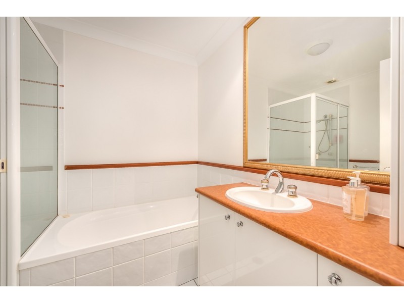 8/100 Cotlew St. East, Southport QLD 4215