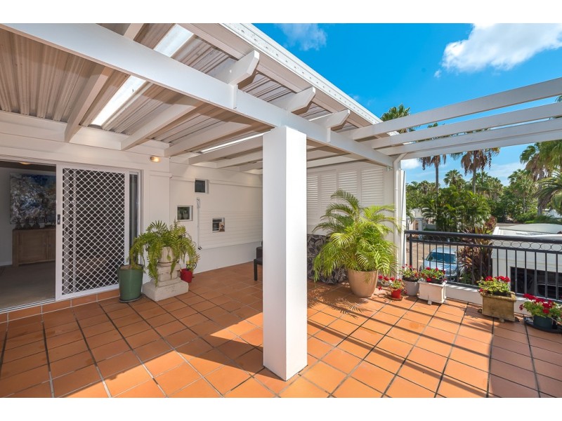 8/100 Cotlew St. East, Southport QLD 4215