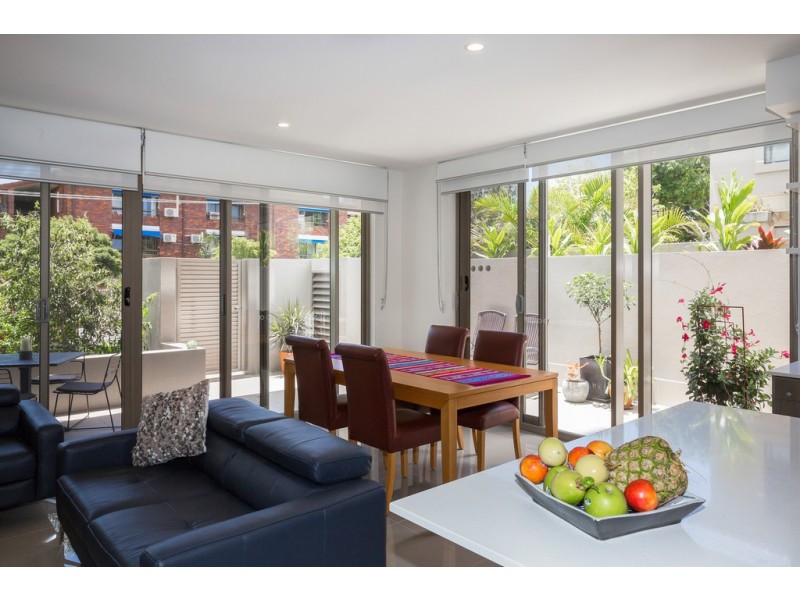 5 Chester Terrace, Southport QLD 4215