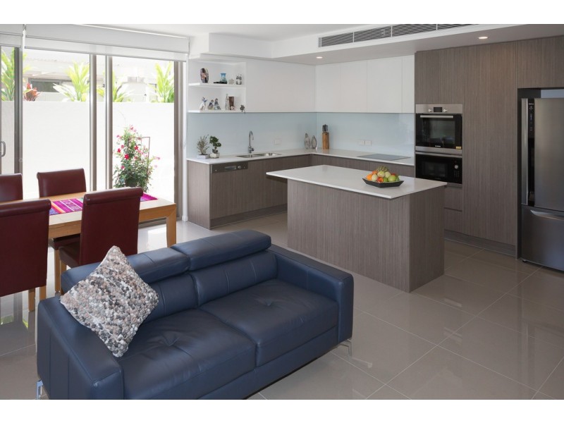 5 Chester Terrace, Southport QLD 4215