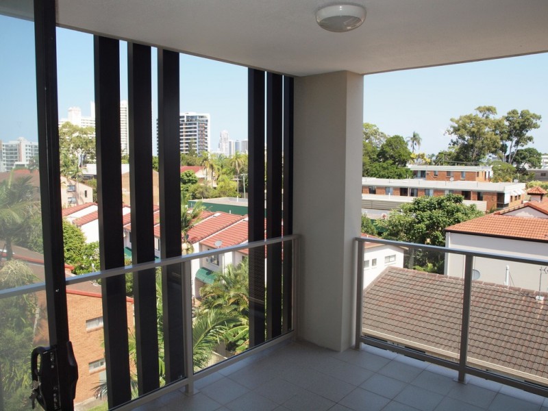 43 Lenneberg St, Southport QLD 4215