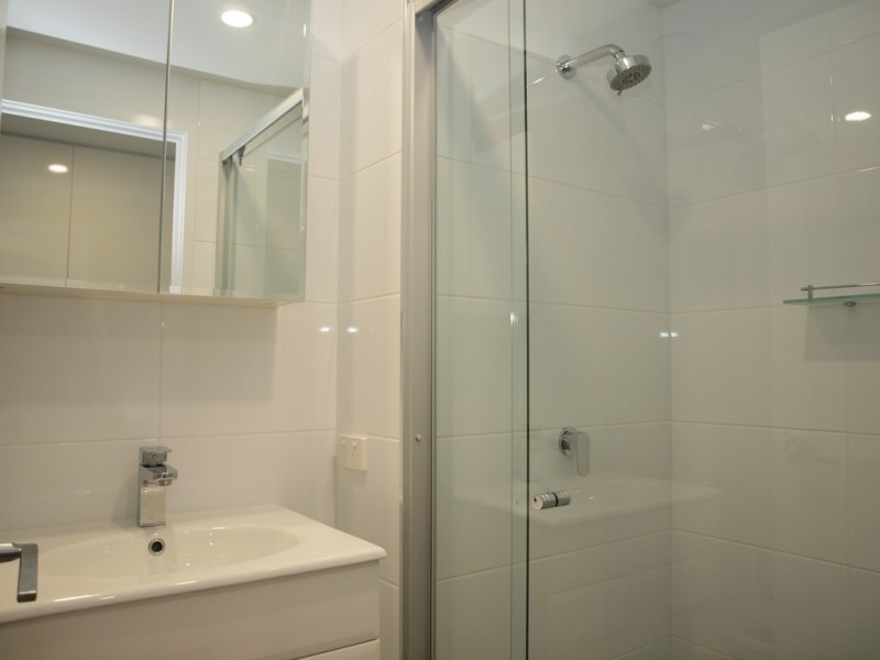 43 Lenneberg St, Southport QLD 4215