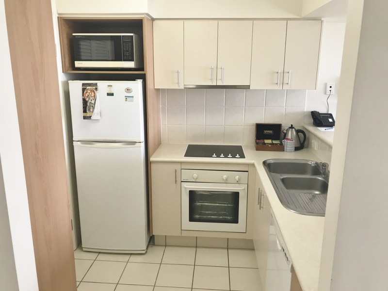 1053/2633 Gold Coast Highway, Broadbeach QLD 4218