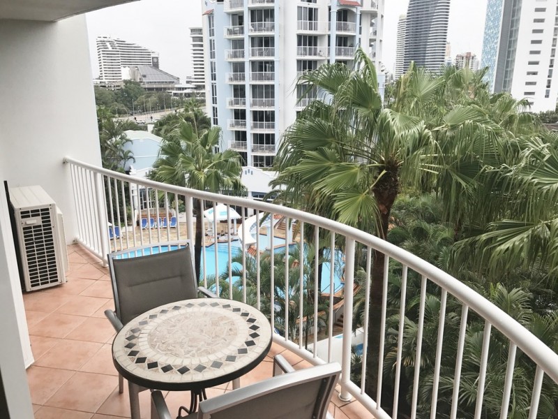 1053/2633 Gold Coast Highway, Broadbeach QLD 4218